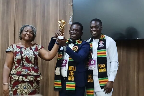 EIB’s Murtala Inusah receives IPLS’s ‘Ambassadorial Award’ for championing ADR