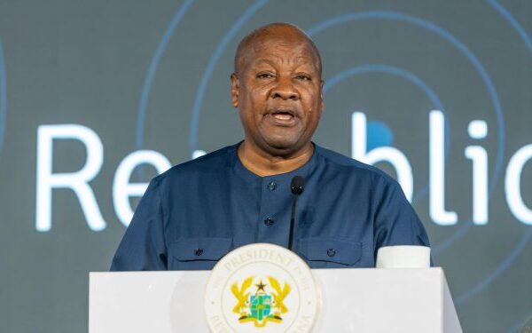 President Mahama grants amnesty to 998 prisoners